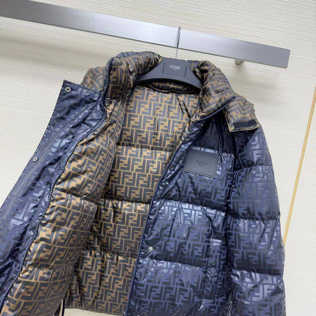 ПУХОВИК ДВУХСТОРОННИЙ FENDI детальное фото