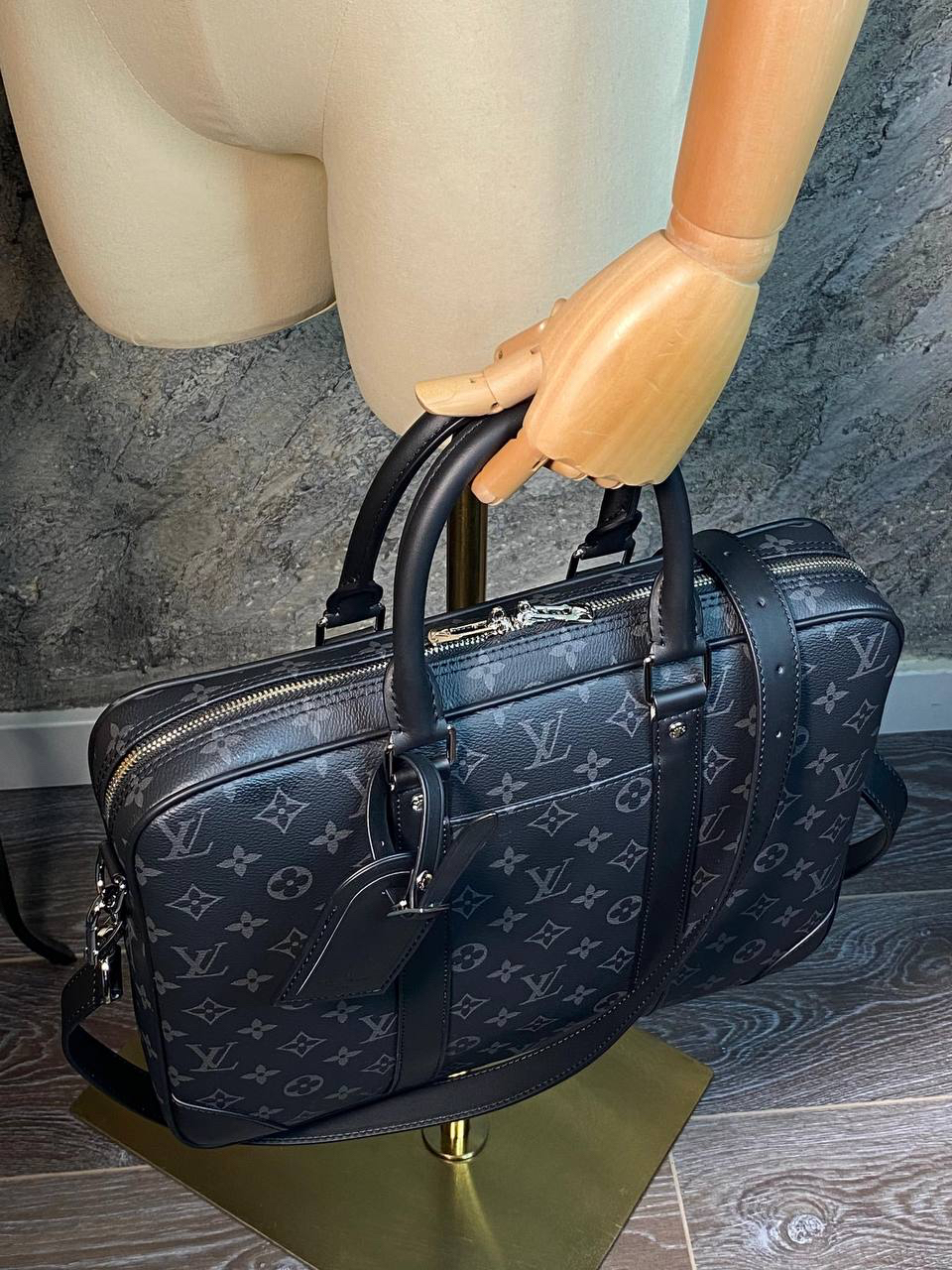МУЖСКОЙ ПОРТФЕЛЬ LOUIS VUITTON детальное фото