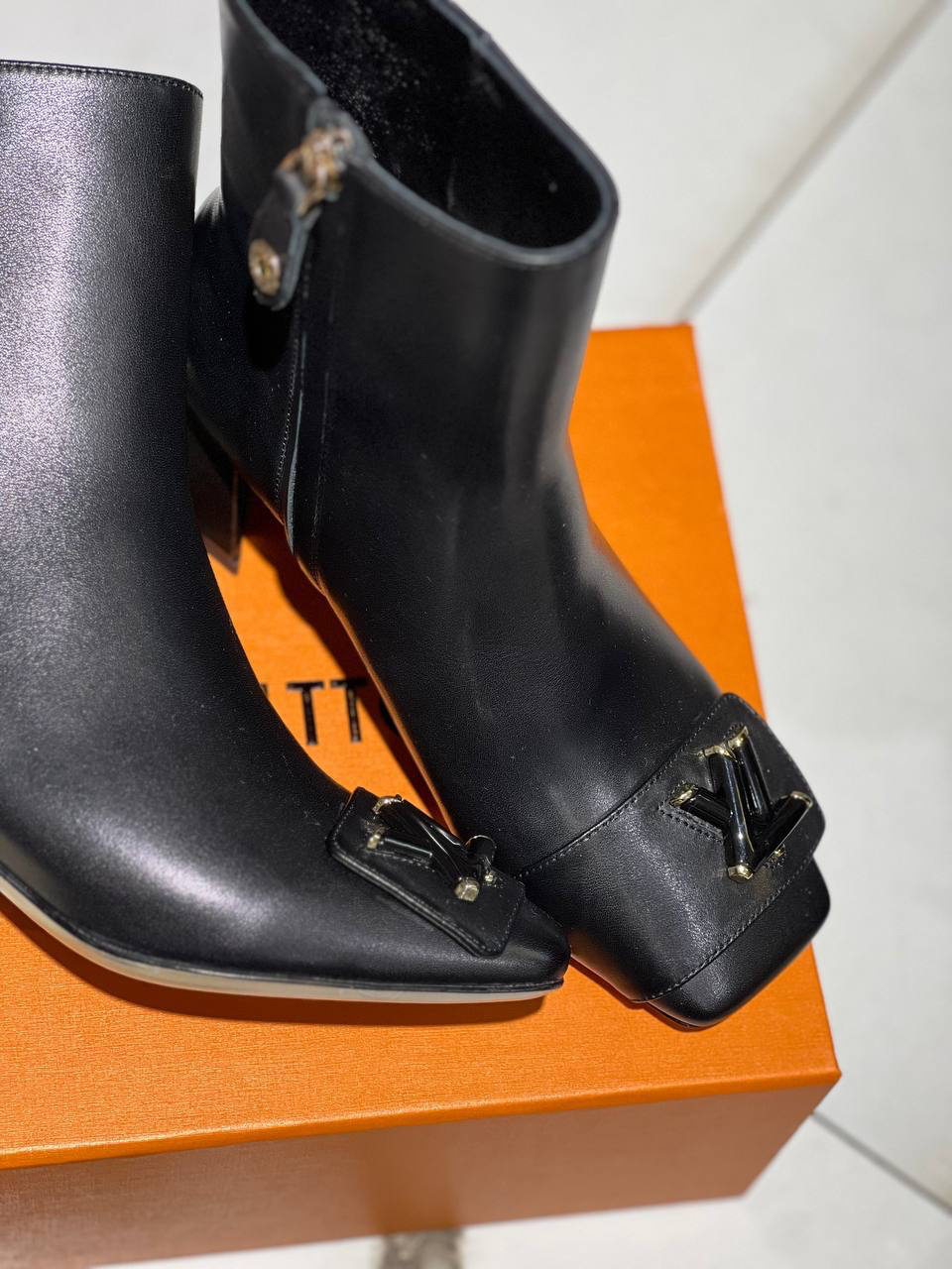 БОТИЛЬОНЫ LOUIS VUITTON детальное фото