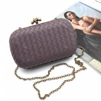 КЛАТЧ BOTTEGA VENETA CHAIN KNOT фото