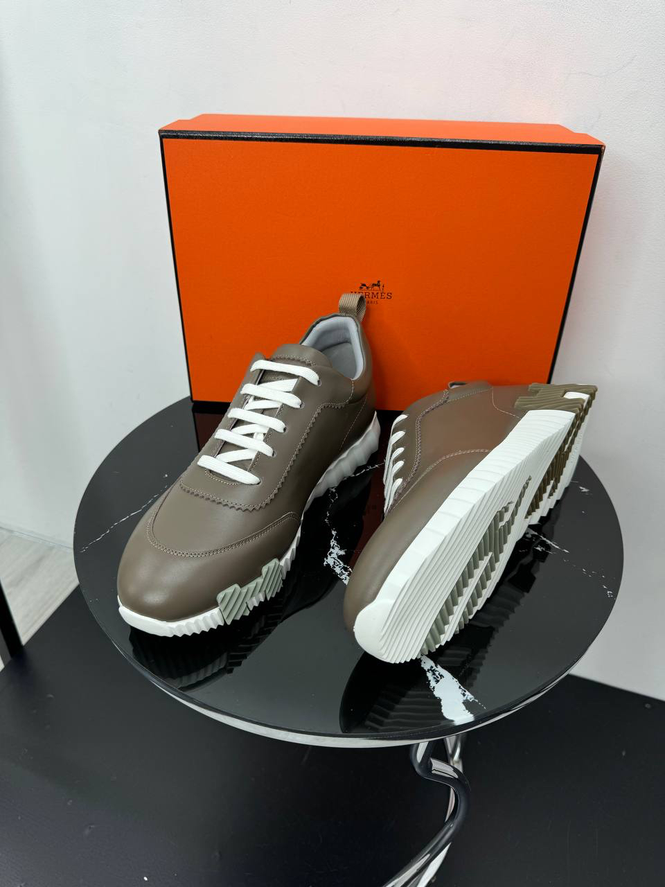 МУЖСКИЕ КРОССОВКИ HERMES детальное фото