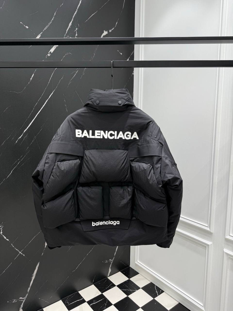МУЖСКОЙ ПУХОВИК BALENCIAGA детальное фото