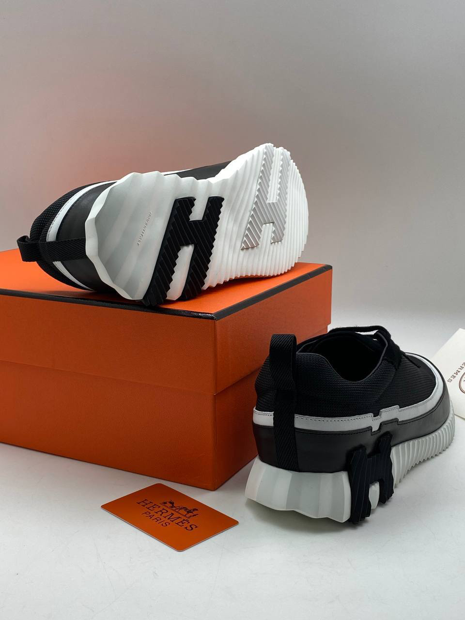 МУЖСКИЕ КРОССОВКИ HERMES детальное фото