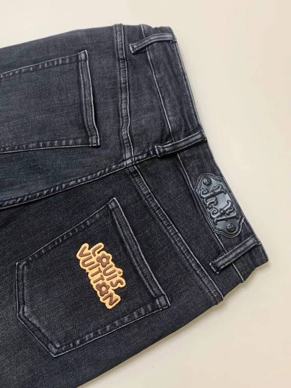 ДЖИНСЫ LOUIS VUITTON детальное фото