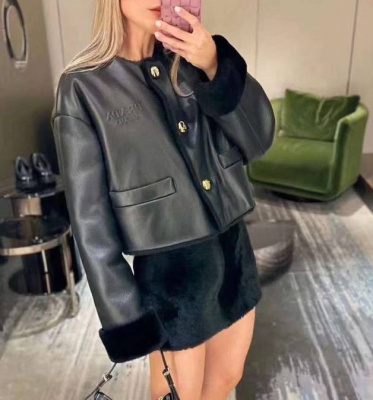 ДУБЛЕНКА PRADA фото