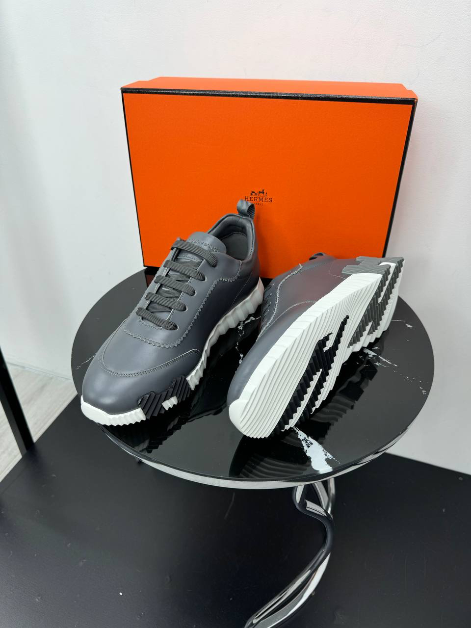 МУЖСКИЕ КРОССОВКИ HERMES детальное фото