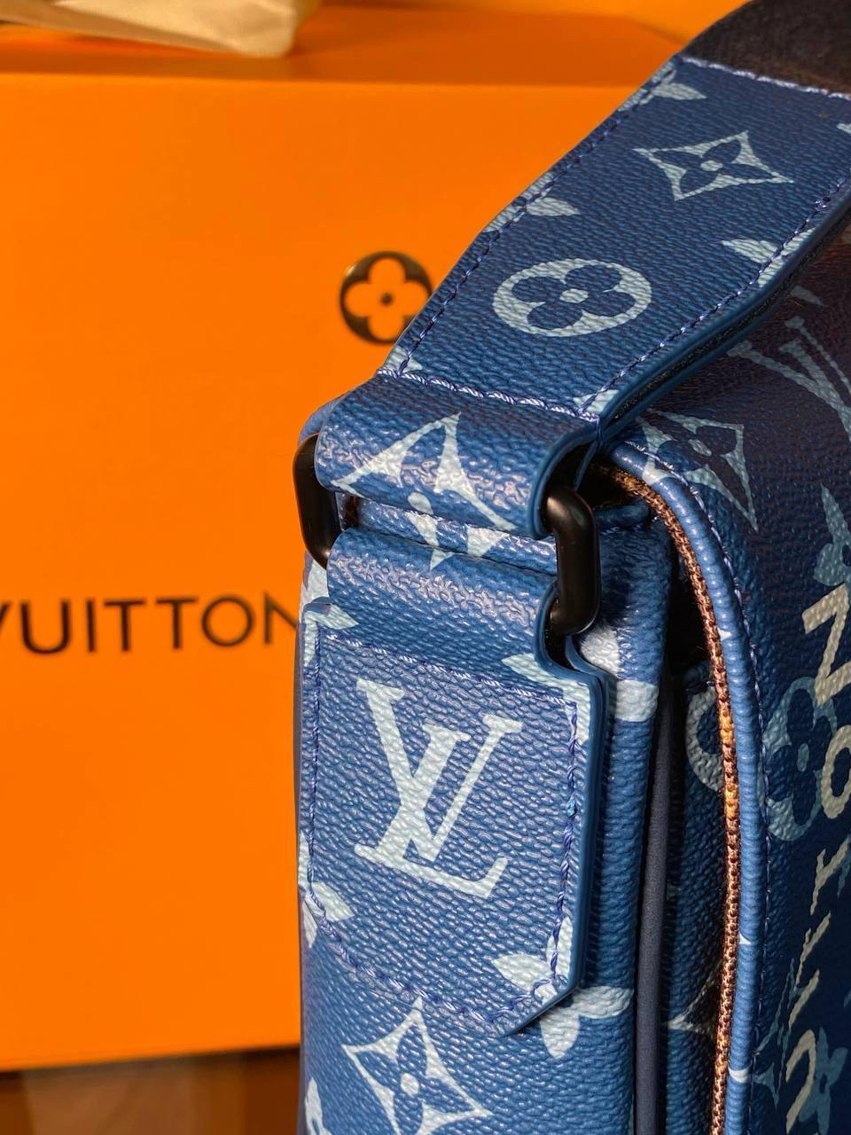 МУЖСКАЯ СУМКА МЕССЕНДЖЕР LOUIS VUITTON детальное фото