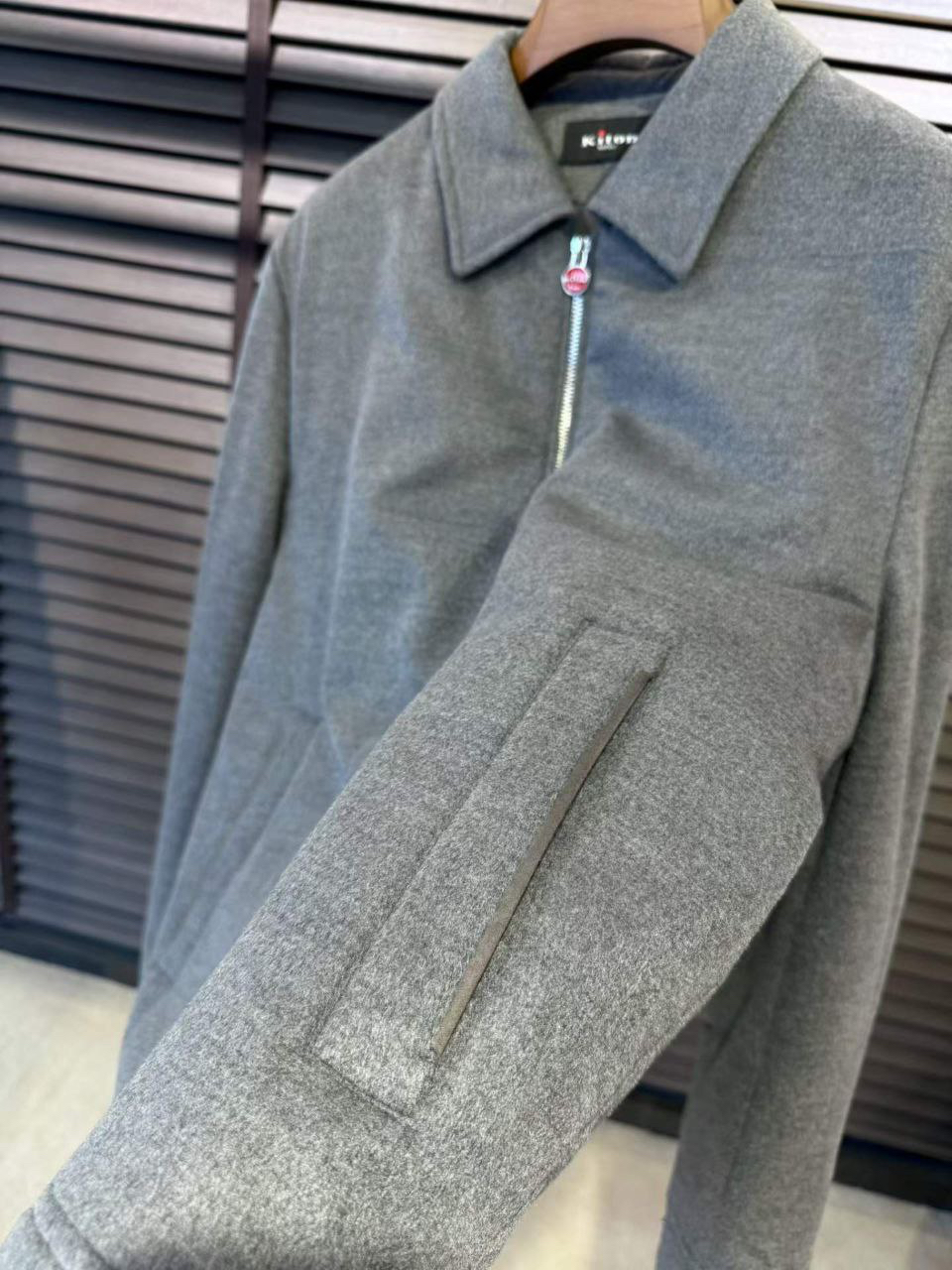 МУЖСКАЯ КУРТКА KITON детальное фото