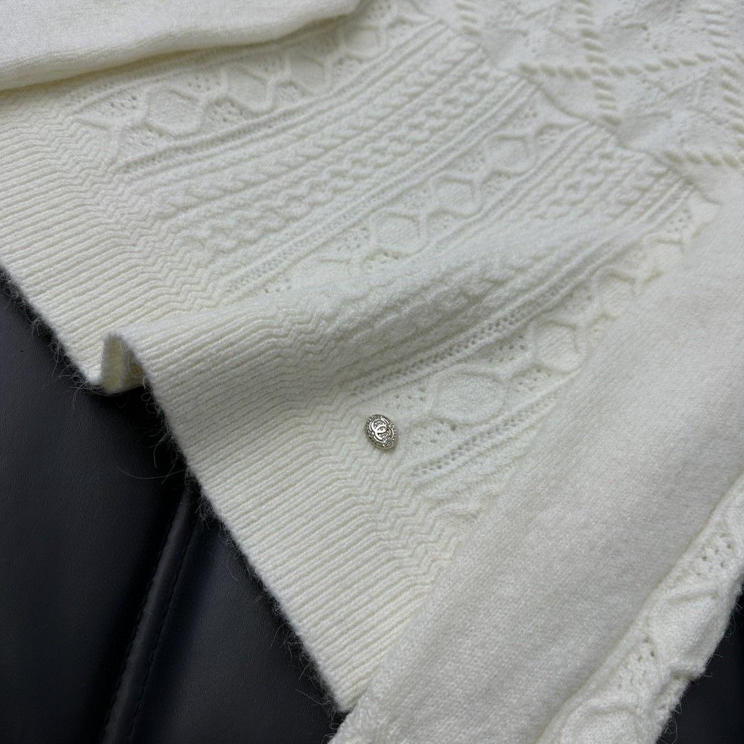 СВИТЕР CHANEL детальное фото