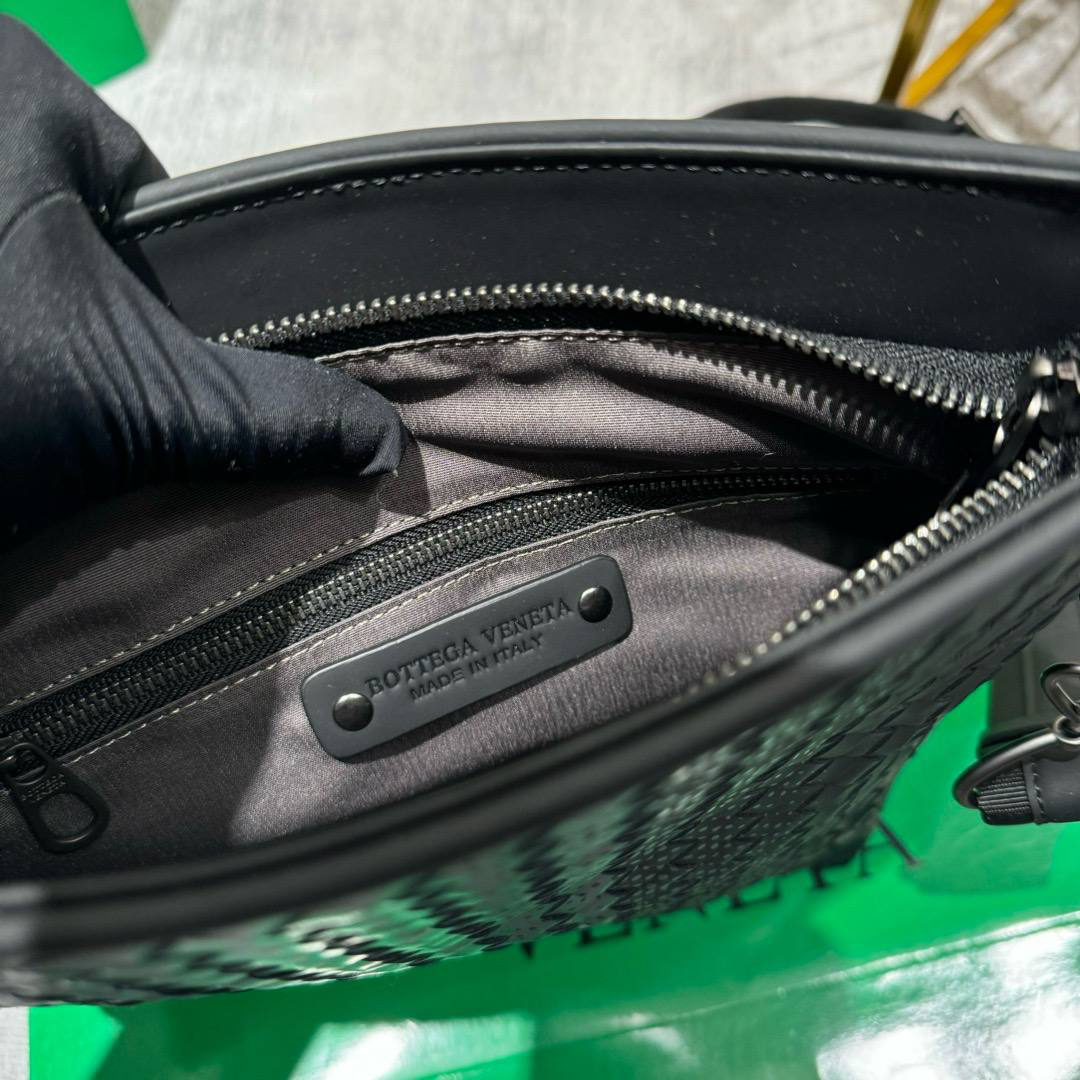 МУЖСКАЯ СУМКА МЕССЕНДЖЕР BOTTEGA VENETA детальное фото