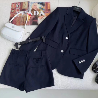 КОСТЮМ PRADA фото