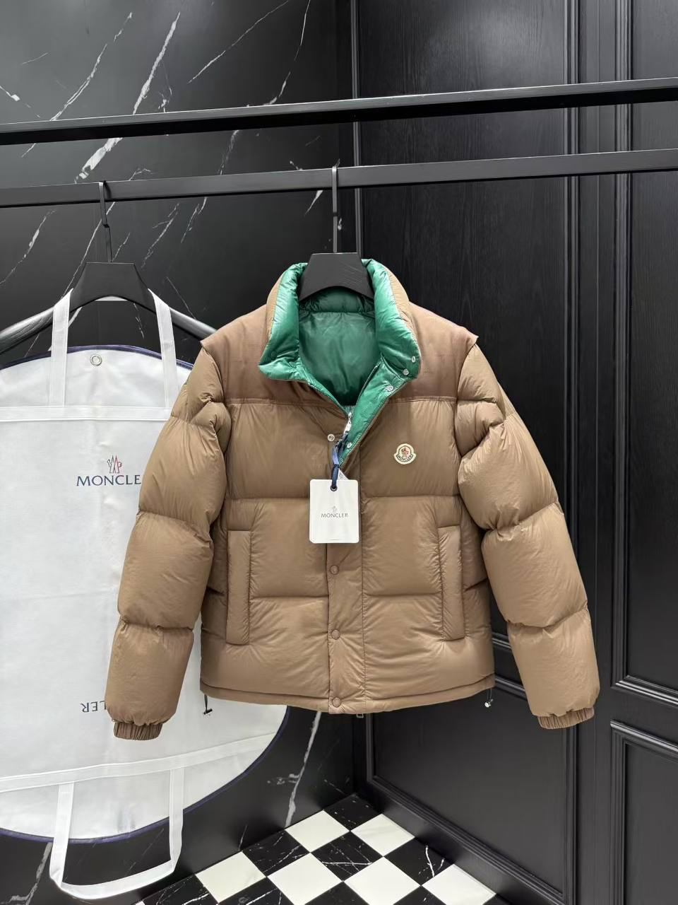 МУЖСКОЙ ПУХОВИК ДВУСТОРОННИЙ MONCLER детальное фото