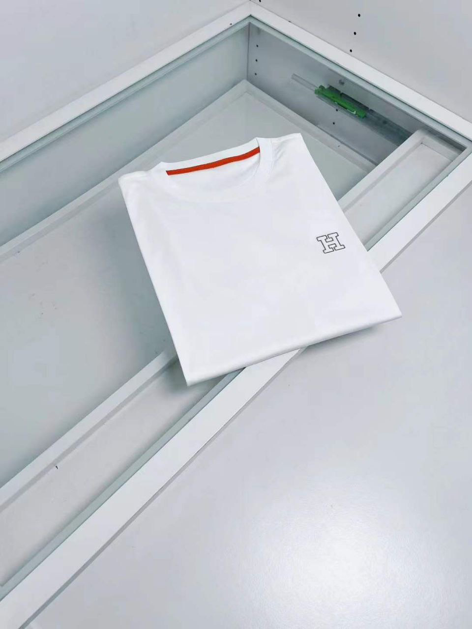 МУЖСКАЯ ФУТБОЛКА HERMES детальное фото