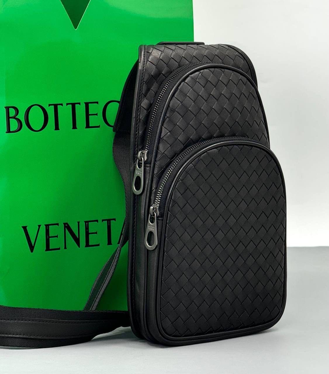 МУЖСКАЯ СУМКА СЛИНГ BOTTEGA VENETA детальное фото