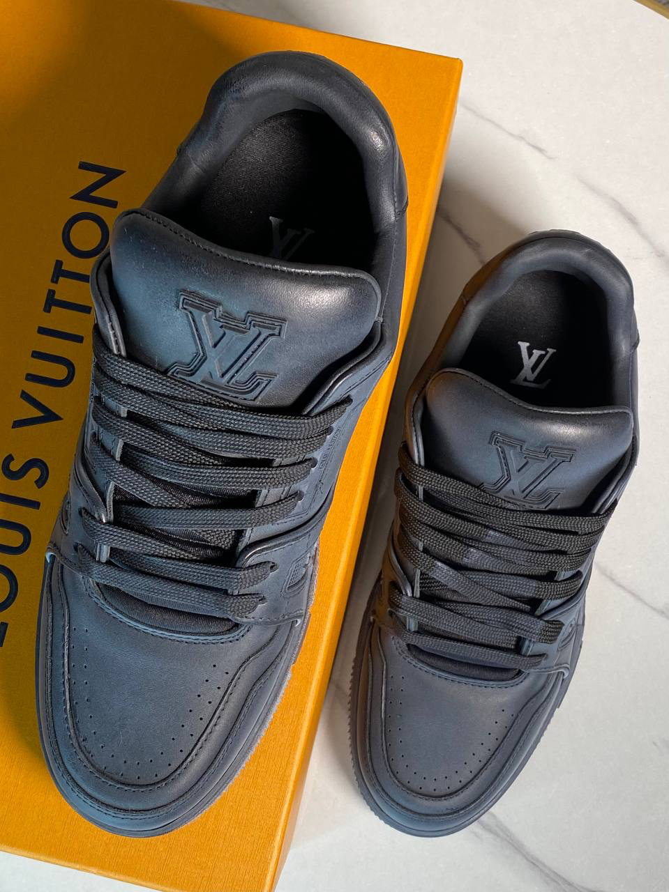 МУЖСКИЕ КРОССОВКИ LOUIS VUITTON детальное фото