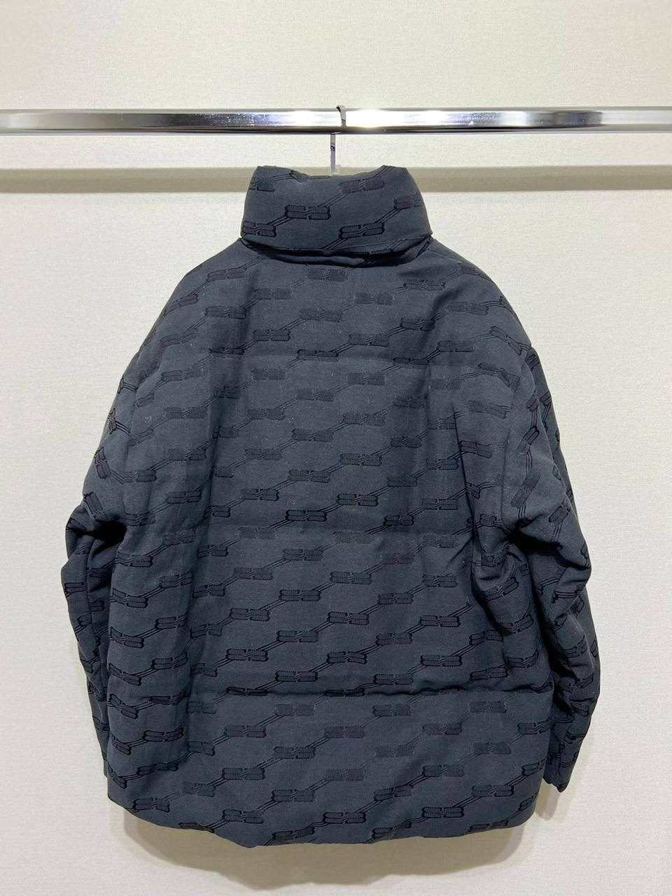 ПУХОВИК BALENCIAGA детальное фото