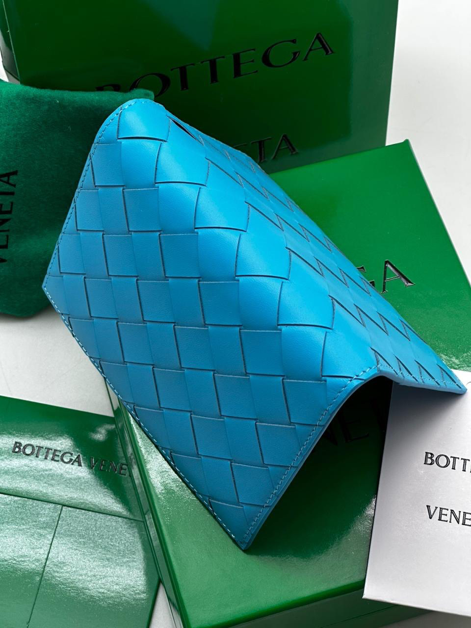 МУЖСКАЯ ОБЛОЖКА НА ПАСПОРТ BOTTEGA VENETA детальное фото