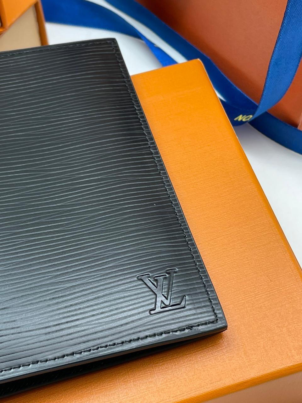 ОБЛОЖКА НА ПАСПОРТ LOUIS VUITTON детальное фото