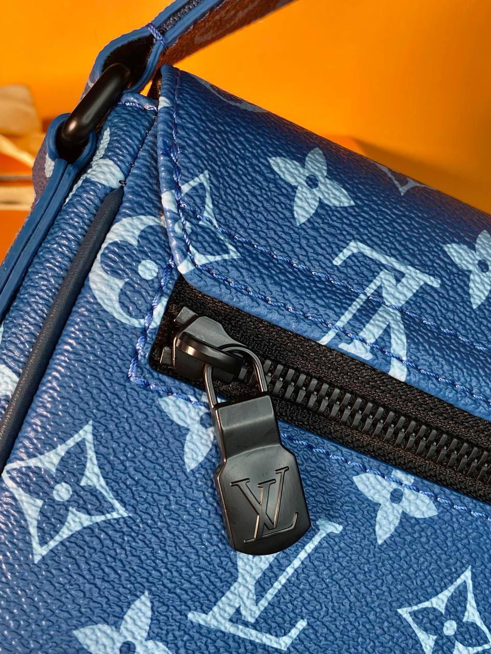 МУЖСКАЯ СУМКА МЕССЕНДЖЕР LOUIS VUITTON детальное фото