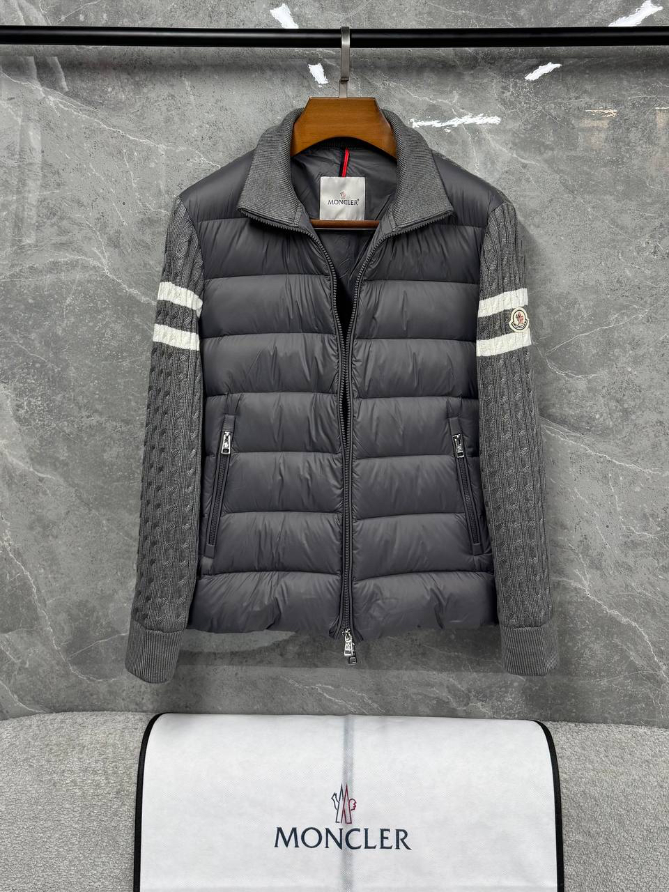 МУЖСКАЯ КУРТКА MONCLER детальное фото