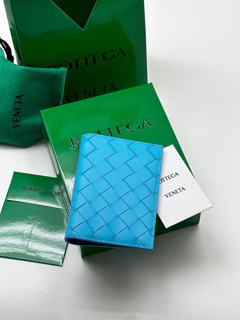 МУЖСКАЯ ОБЛОЖКА НА ПАСПОРТ BOTTEGA VENETA детальное фото