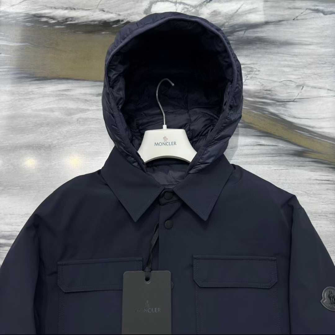 МУЖСКАЯ КУРТКА MONCLER детальное фото