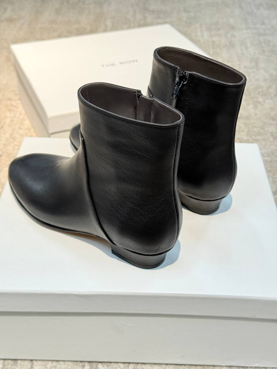 БОТИЛЬОНЫ THE ROW детальное фото