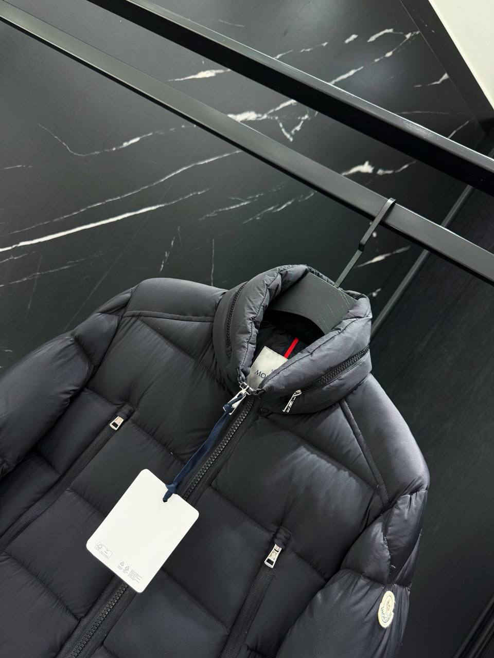 МУЖСКОЙ ПУХОВИК MONCLER детальное фото