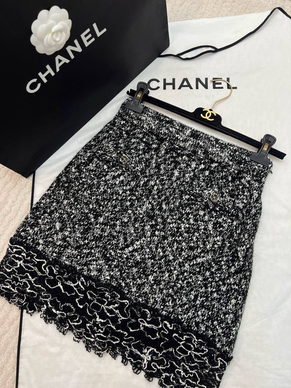 КОСТЮМ CHANEL детальное фото