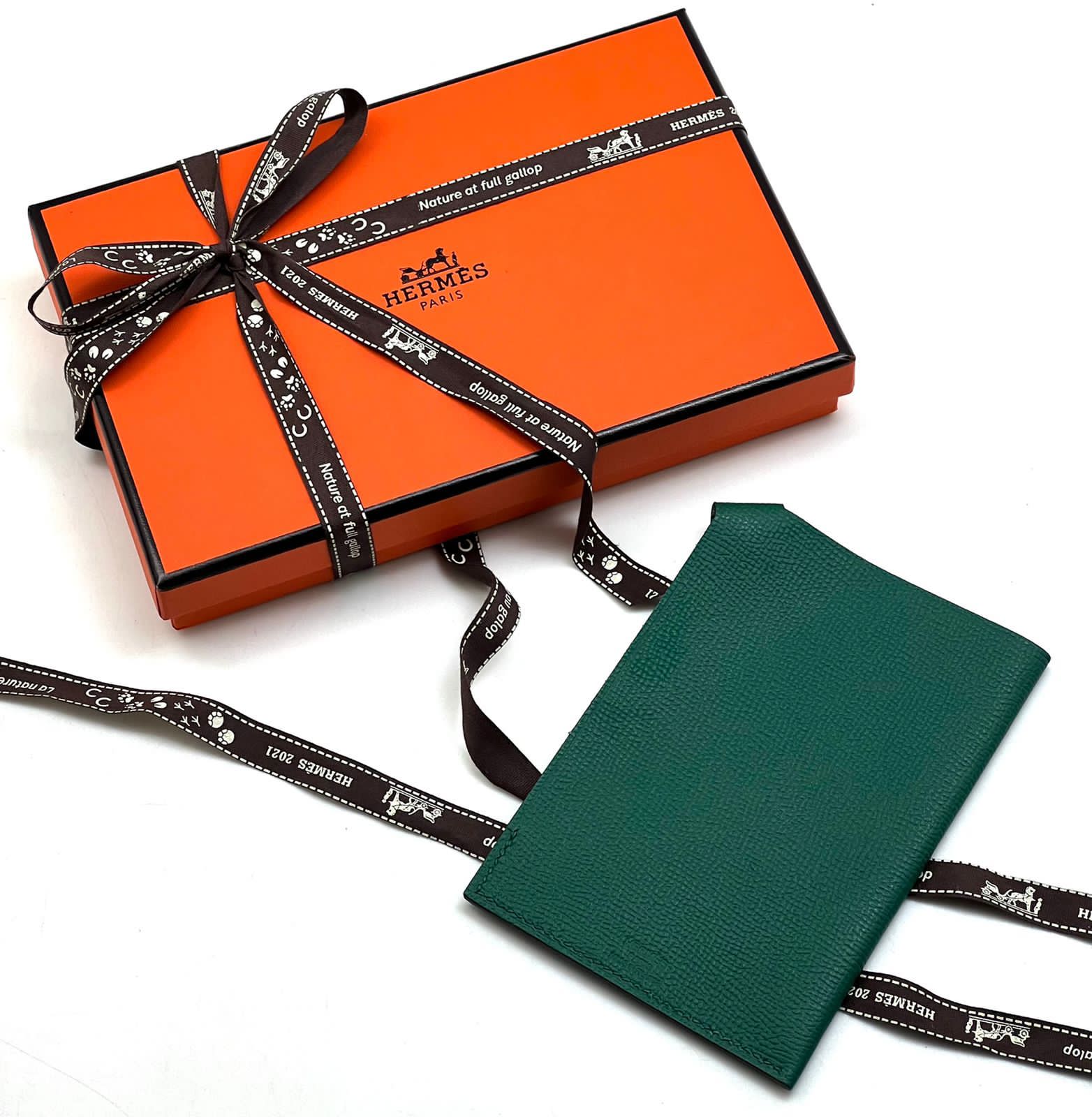 ОБЛОЖКА НА ПАСПОРТ HERMES детальное фото