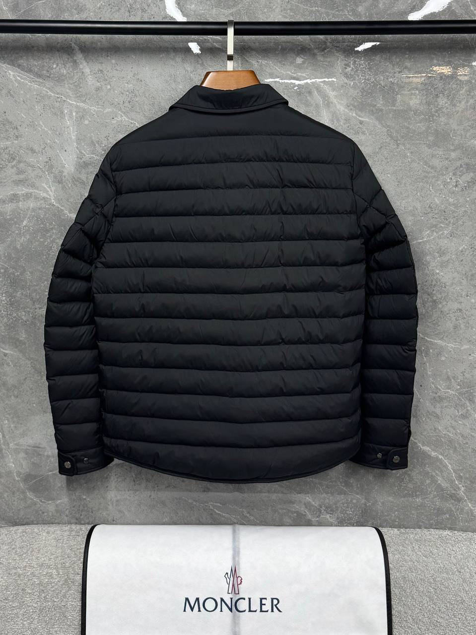МУЖСКАЯ КУРТКА MONCLER детальное фото