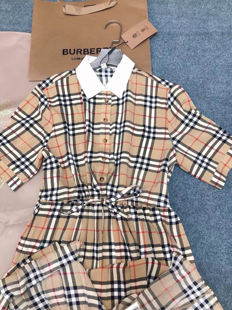 ПЛАТЬЕ BURBERRY детальное фото