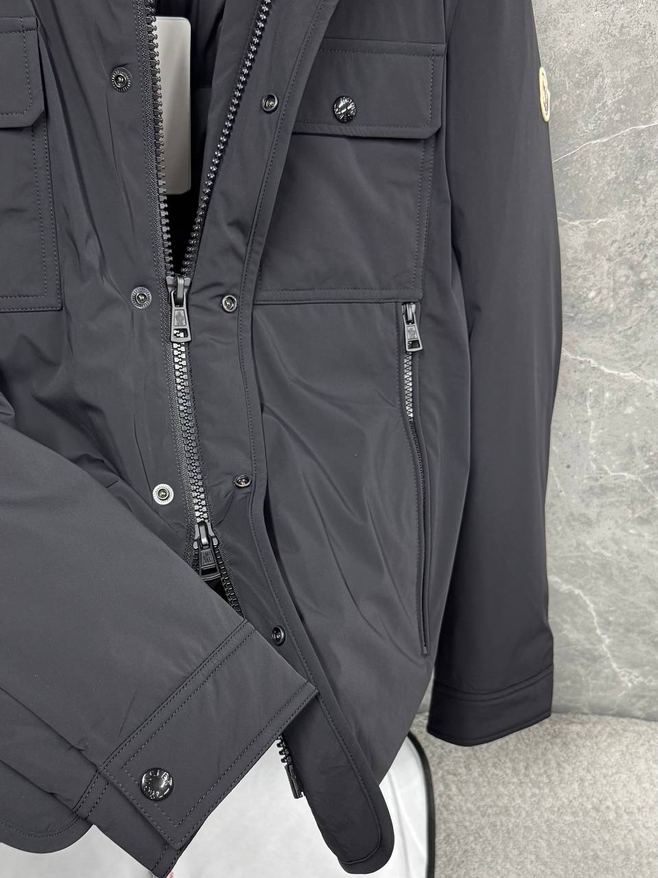 МУЖСКАЯ КУРТКА MONCLER детальное фото
