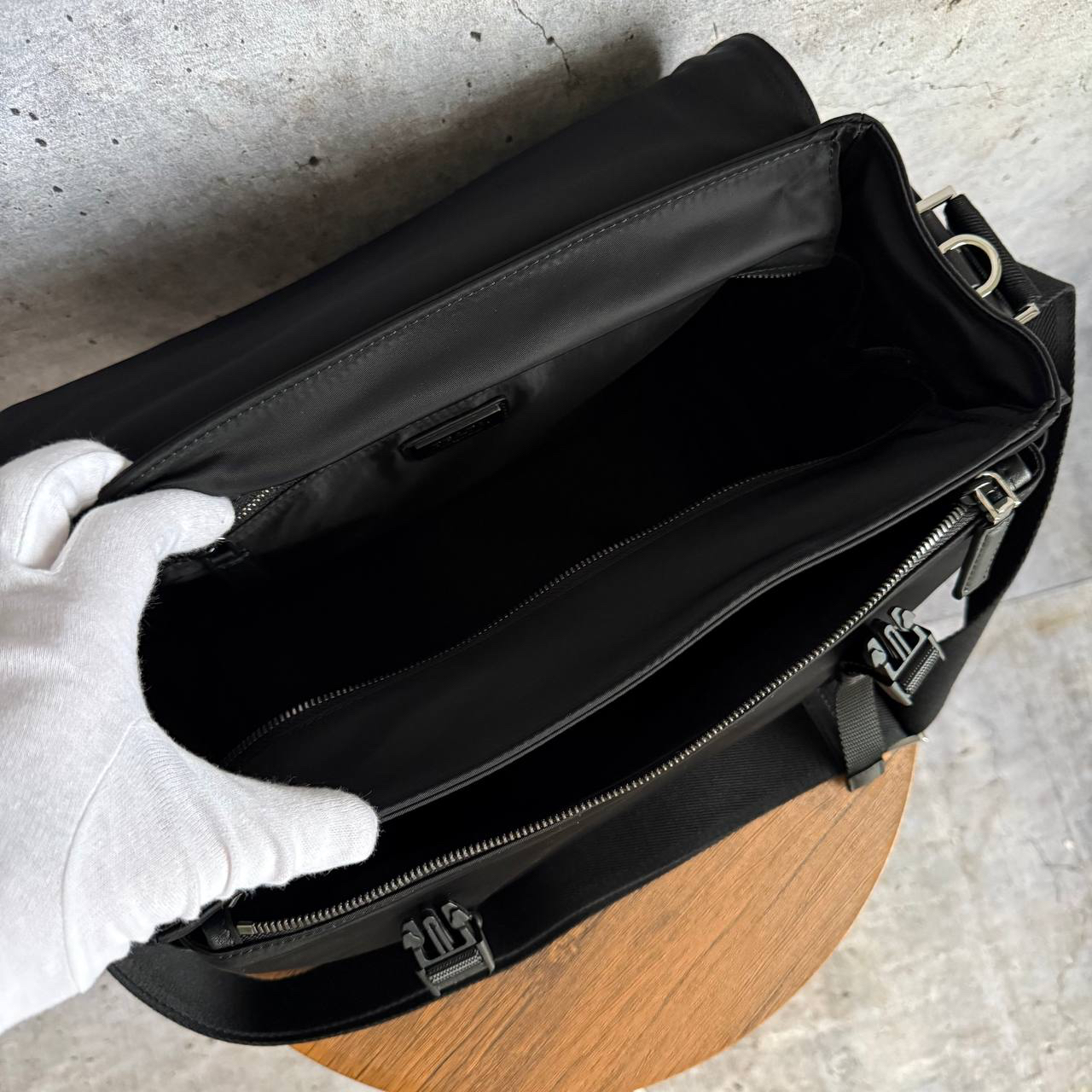МУЖСКАЯ СУМКА МЕССЕНДЖЕР PRADA детальное фото