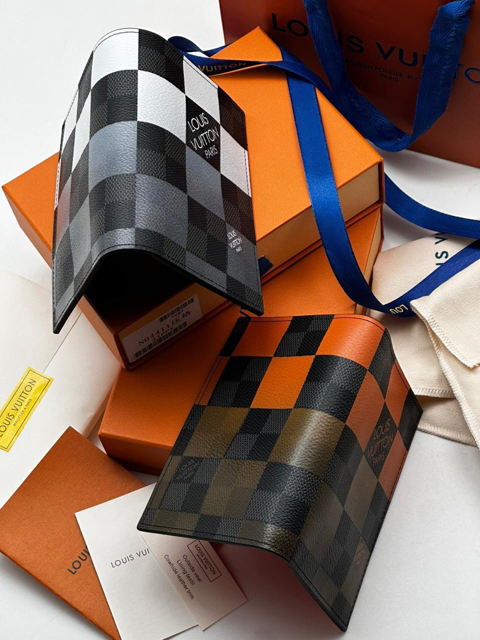МУЖСКАЯ ОБЛОЖКА НА ПАСПОРТ LOUIS VUITTON детальное фото