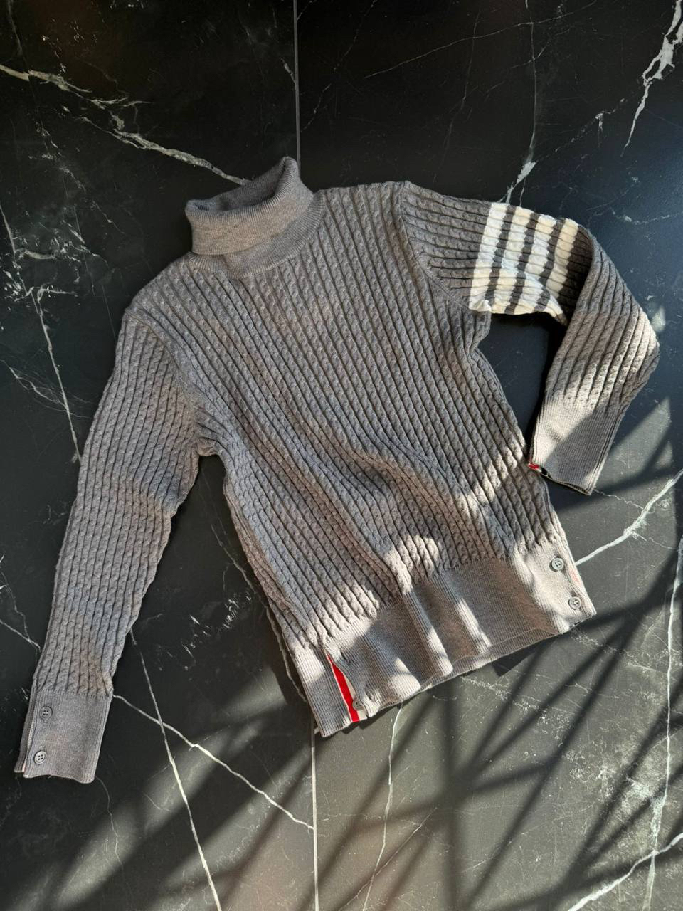 ДЕТСКИЙ СВИТЕР THOM BROWN детальное фото