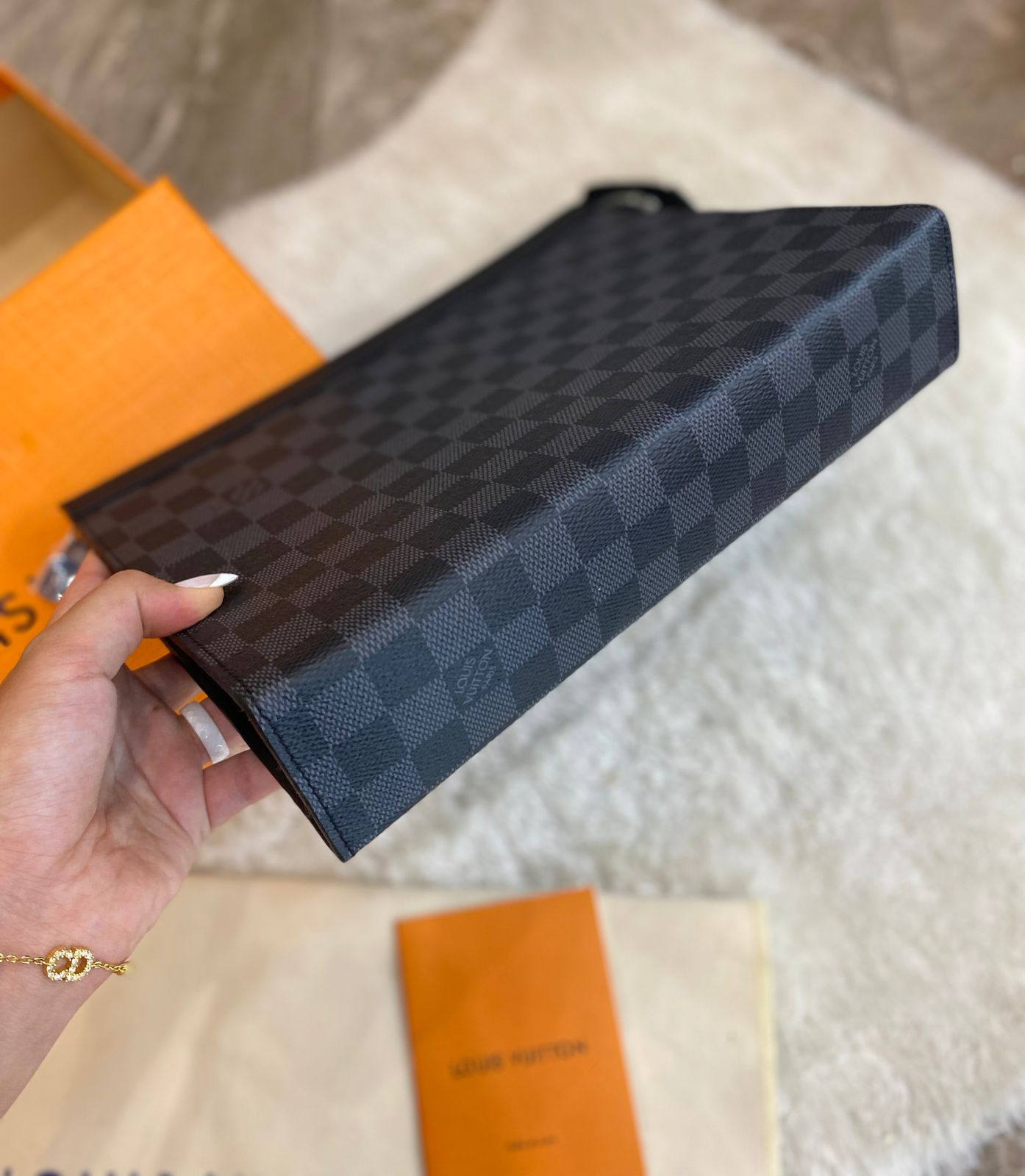 КЛАТЧ LOUIS VUITTON детальное фото