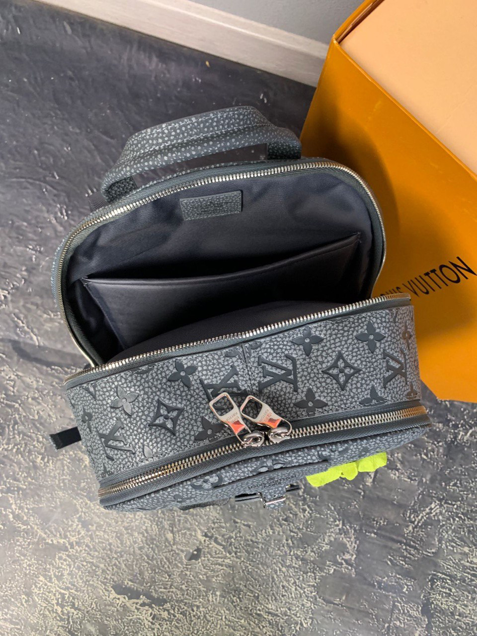 МУЖСКОЙ РЮКЗАК LOUIS VUITTON детальное фото