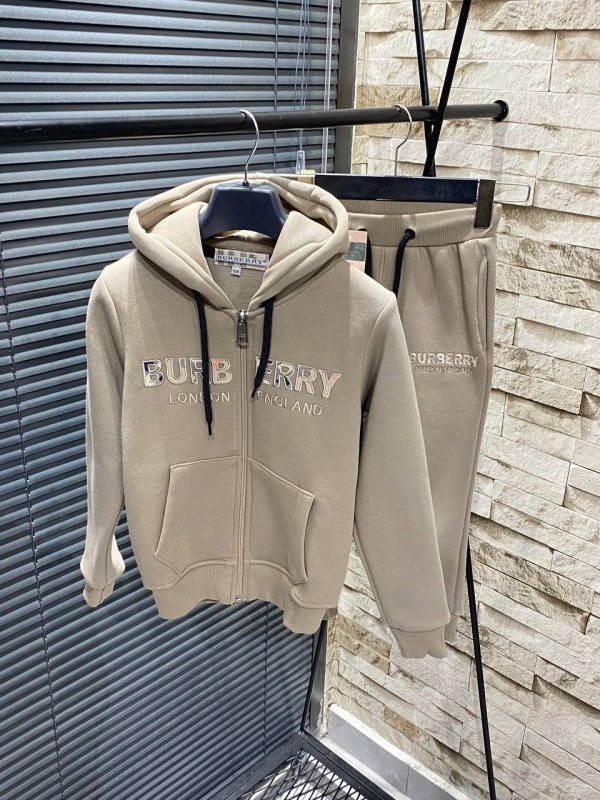 ДЕТСКИЙ КОСТЮМ BURBERRY в интернет магазине Люкс Мск ДЕТСКИЙ КОСТЮМ BURBERRY фото