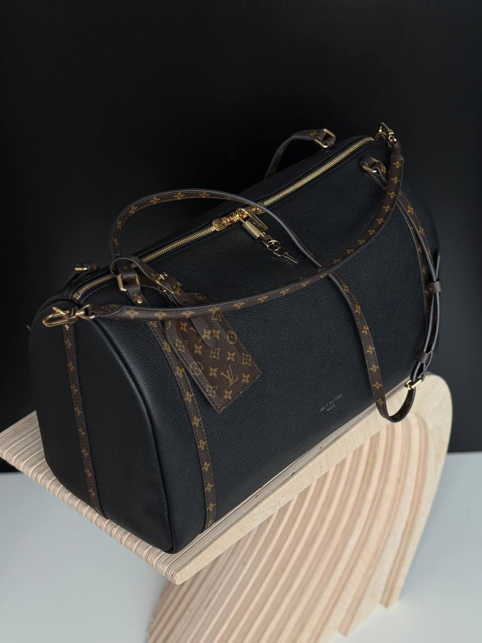 СУМКА LOUIS VUITTON детальное фото