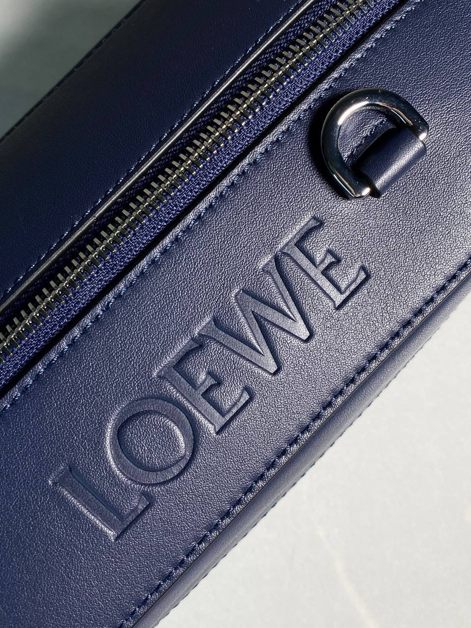 МУЖСКАЯ СУМКА СЛИНГ LOEWE детальное фото
