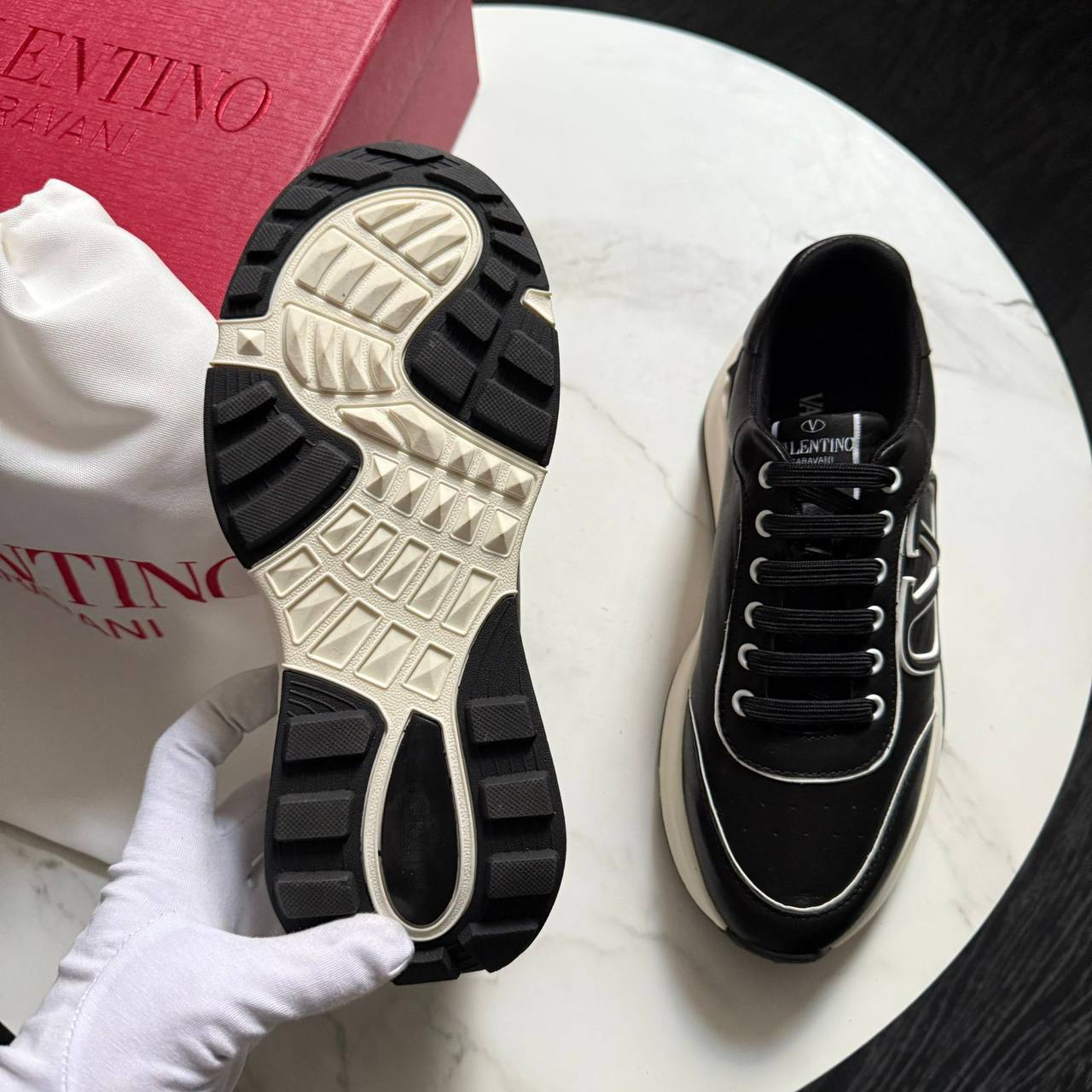 МУЖСКИЕ КРОССОВКИ VALENTINO детальное фото