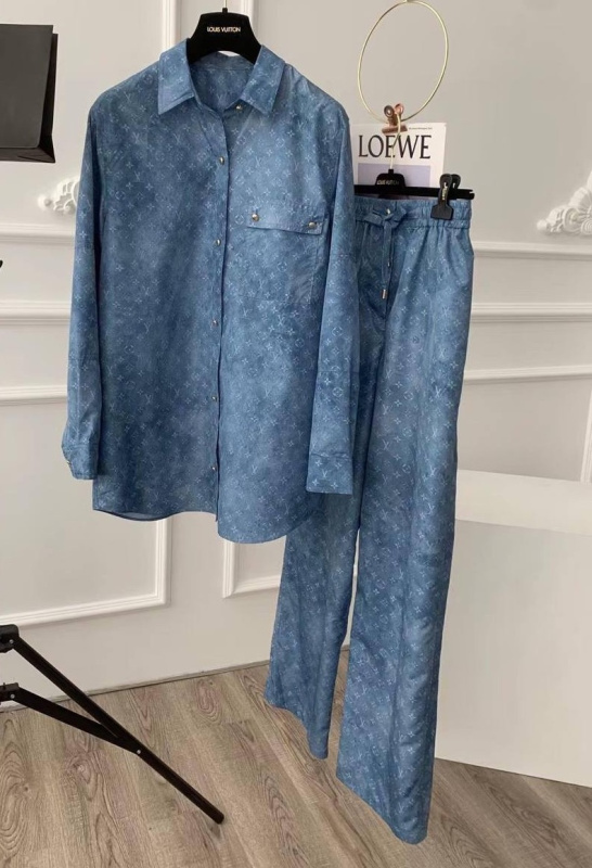 КОСТЮМ LOUIS VUITTON фото