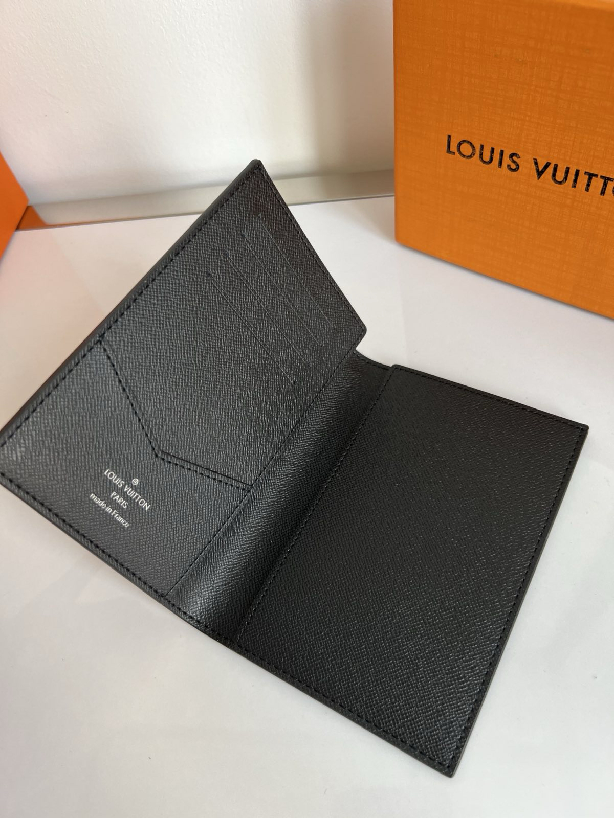 ОБЛОЖКА НА ПАСПОРТ LOUIS VUITTON детальное фото
