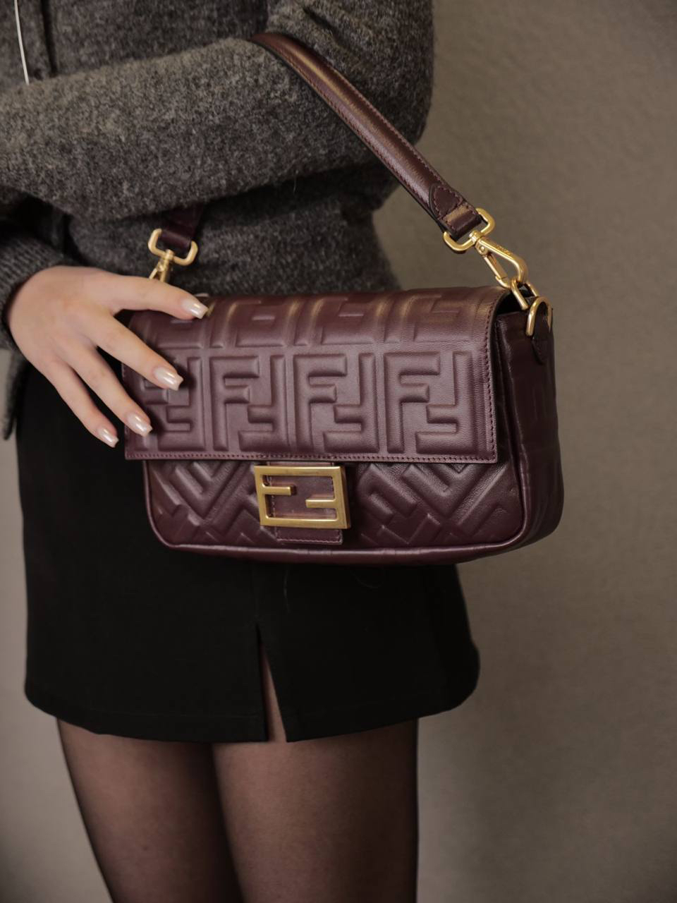 СУМКА FENDI BAGUETTE детальное фото