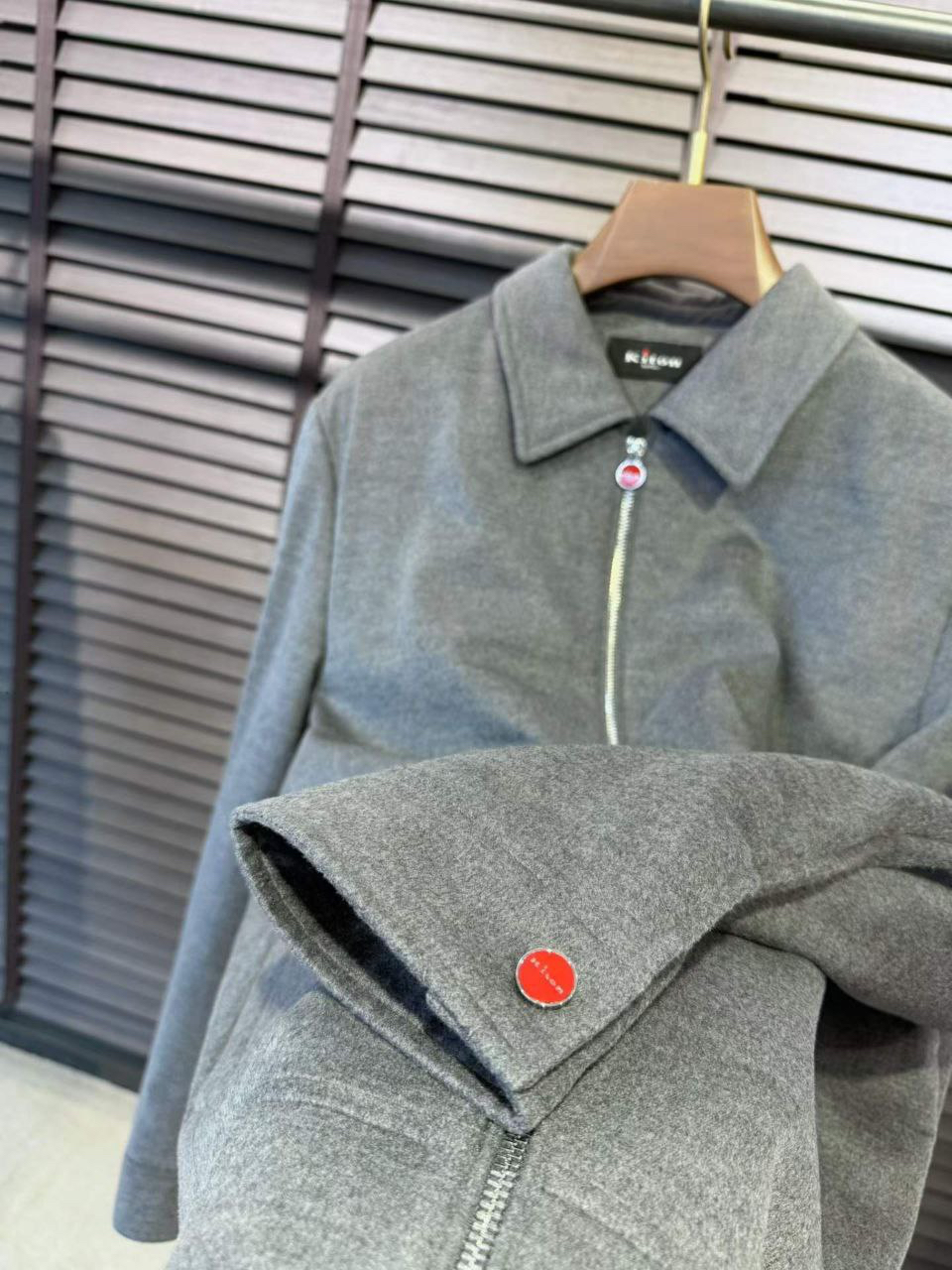 МУЖСКАЯ КУРТКА KITON детальное фото
