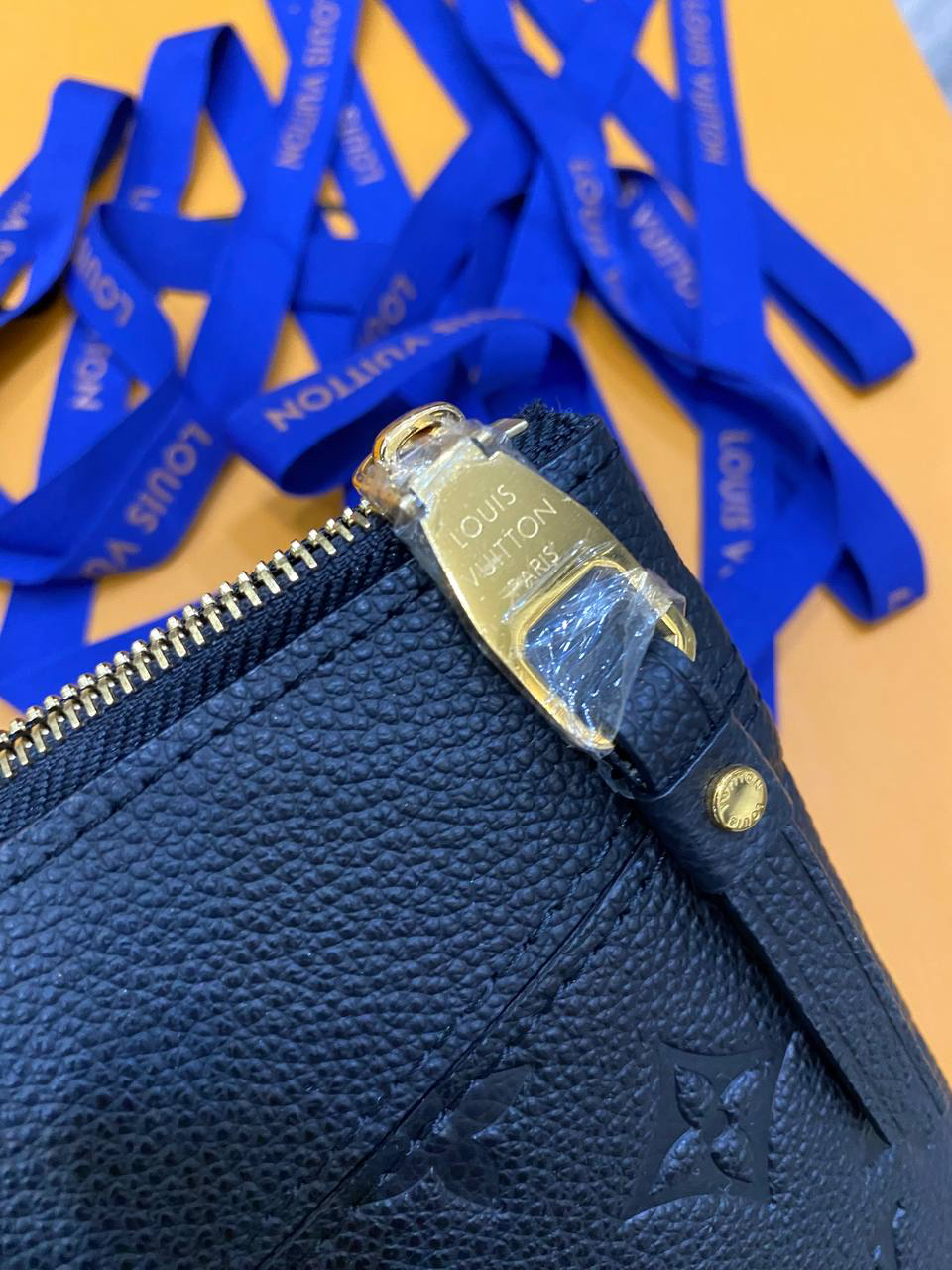 КЛАТЧ LOUIS VUITTON детальное фото