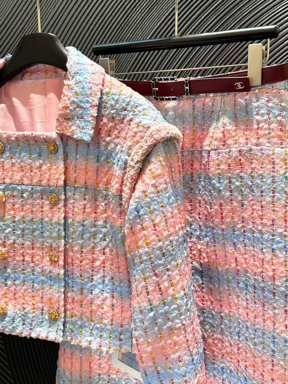 КОСТЮМ CHANEL детальное фото