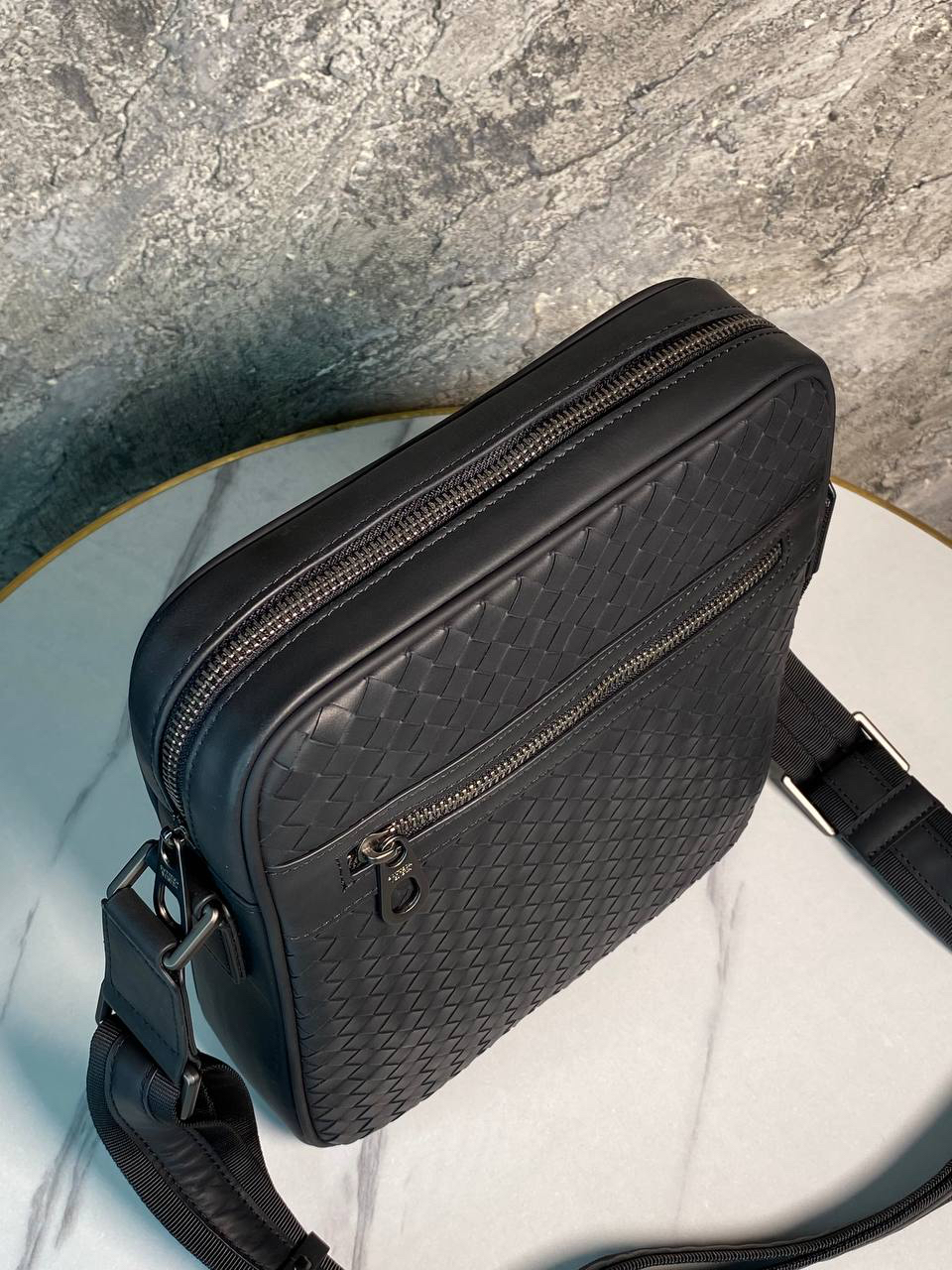 МУЖСКАЯ СУМКА МЕССЕНДЖЕР BOTTEGA VENETA детальное фото