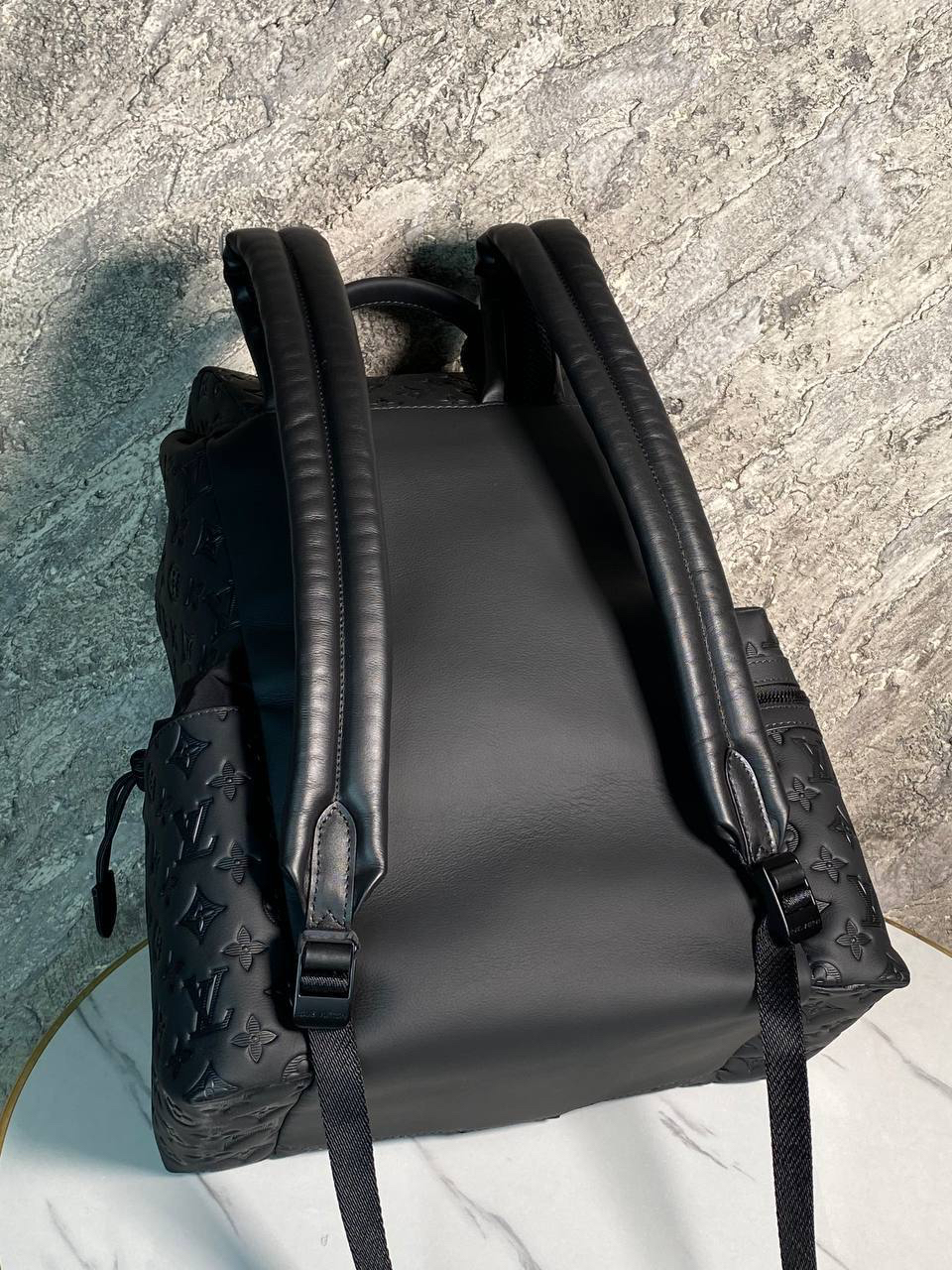 МУЖСКОЙ РЮКЗАК LOUIS VUITTON детальное фото